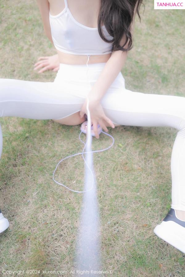   [XiuRen]高清写真图 2024.02.23 No.8132 桃妖夭 新人美腿第28张图片